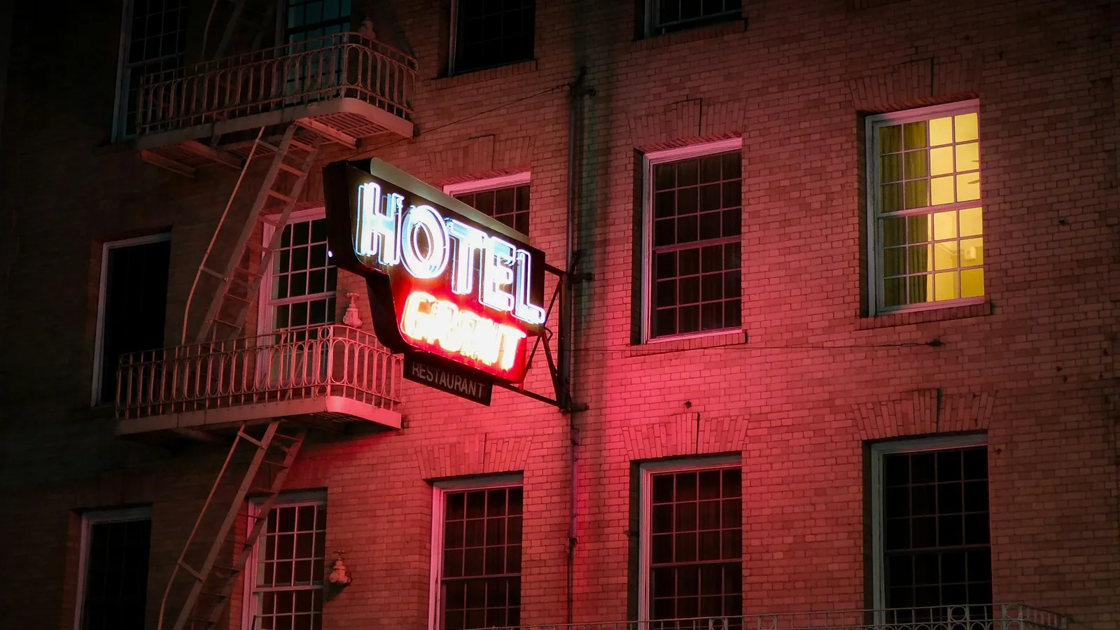 Couchsurfing vs Hostelworld vs roammate: Three Different Problems